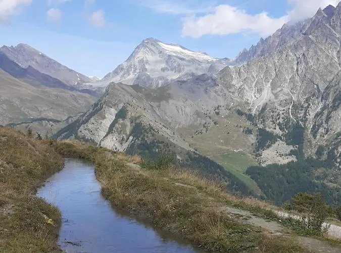 Signorile Con Giardino Nyaraló Aosta