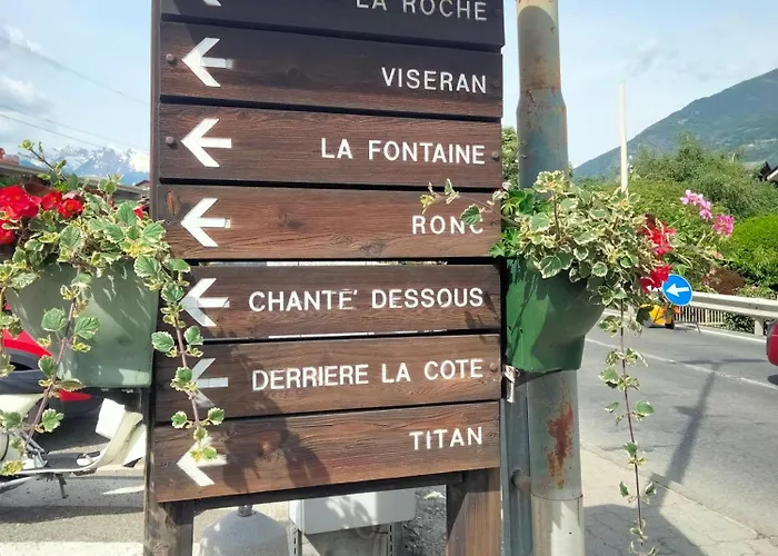 Signorile Con Giardino Nyaraló Aosta